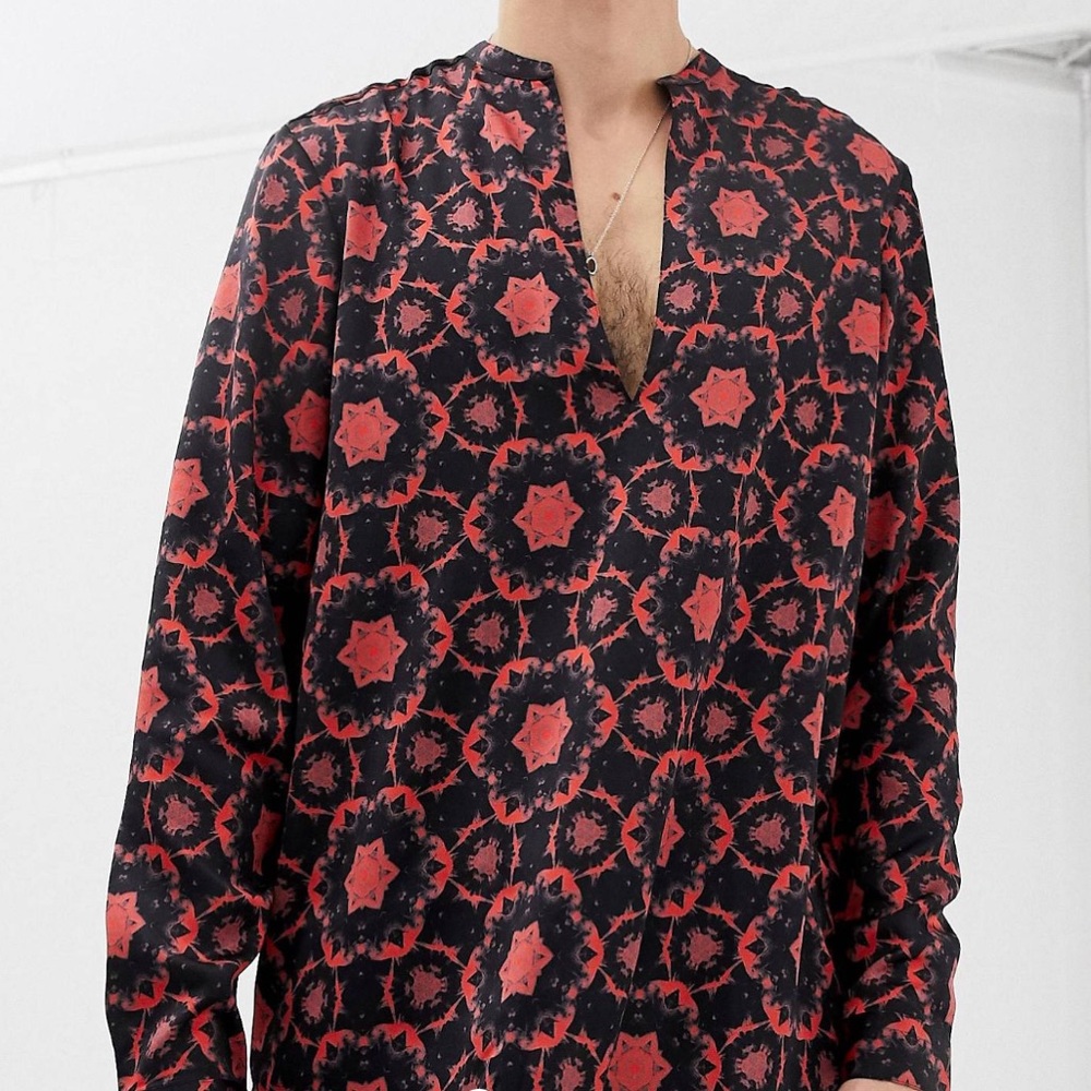 Heart & Dagger V neck shirt in in print